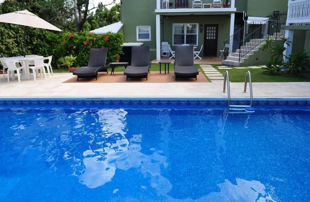 ED 12 - Pool, king bed, Hamilton Bermuda