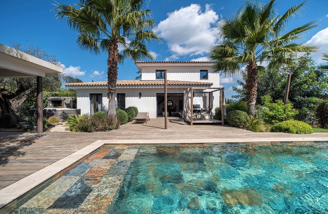 Eden Balinais Jacuzzi and pool