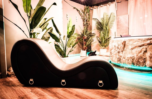 Eden Tropical Love Room