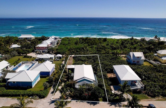 Edge of Blue-Discover Serenity at Edge of Blue: Your Tranquil Island Retreat