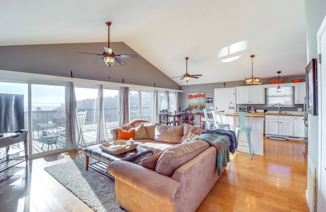 Edgemont Home w/Deck & BBQ Grill: 2 Mi to Lake!