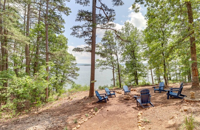 Edgemont Waterfront Cabin Rental w/Beach Access!