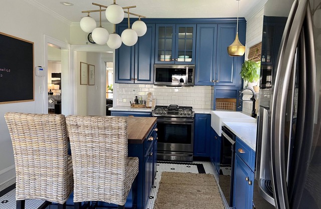 Edgewater CLE/3 bed 3.5 bath Century home near lake. Large private yard!