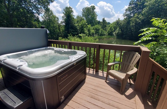 Edgewater Escape A-frame Cabin (Hocking Hills Area)