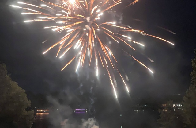 Edgewater Main Lakehouse 1 of 2, 5 bdrm, 2 bath on Lake Palestine with Boat Dock