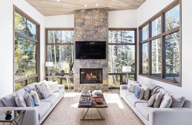 Edgewood Lane Residence: Ski Access Luxury Living