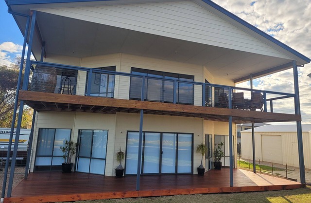 Edithburgh Sea Views-2 storey holiday home with pool table! Off peak special!