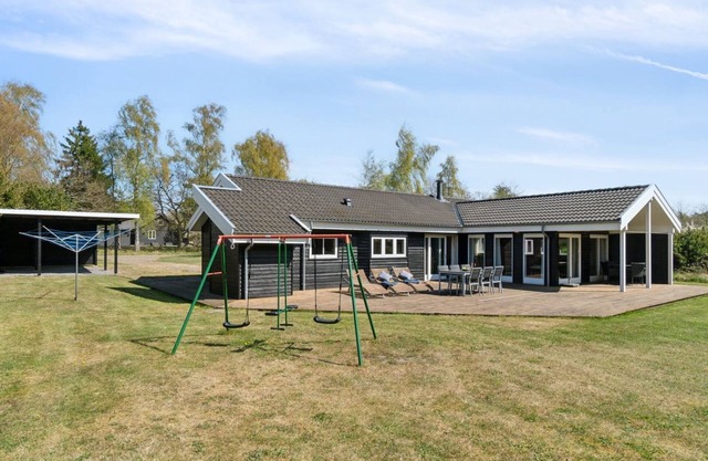 "Edna" - 500m from the sea by Interhome