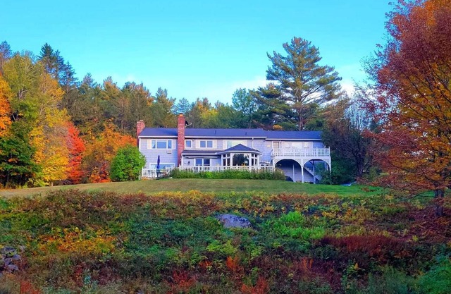 Edson Hill- 5 acres, Dogs/Views/Pond/Sledding/Pingpong and Air hockey .