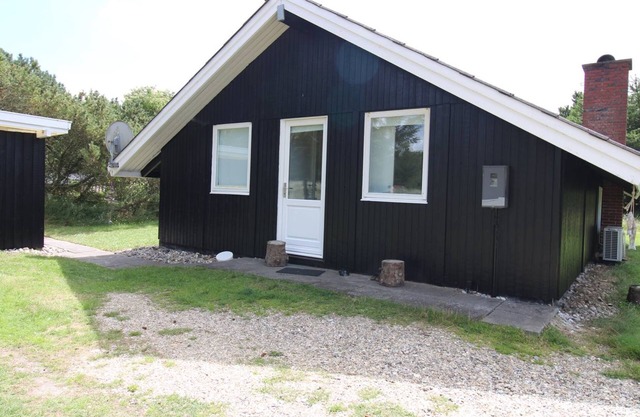 "Egbert" - 900m from the sea by Interhome