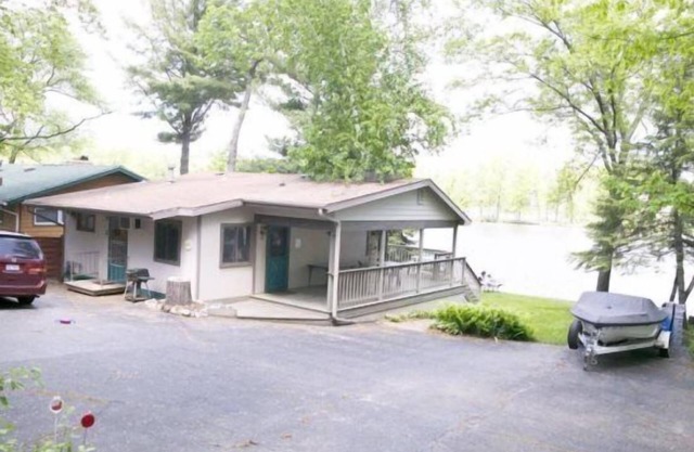Eischen Cottage 2 on Lake Delton