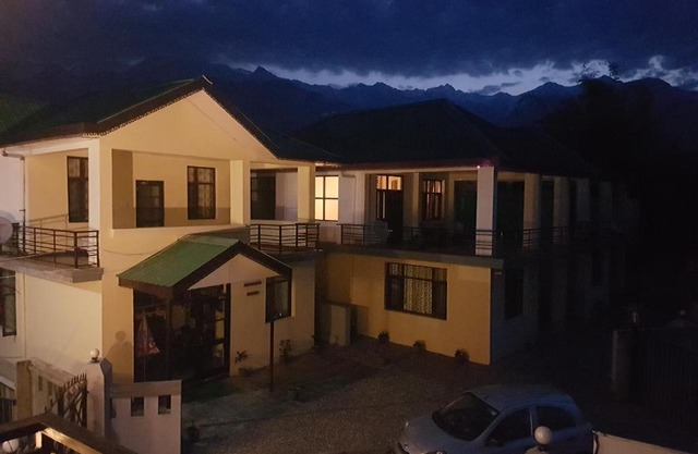EKAANT HOMES (DHOULADHAR SUITE)