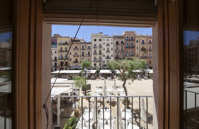 El Faro Apartments in Plaça de la Font Tarragona, Old Town, Sunny