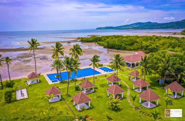 El Pueblo De Hermano by Cocotel