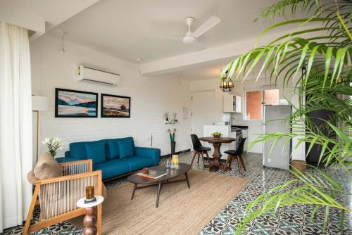 El Raso, Premium 1 BHK Apartments with Shared Pool, just 2 mins drive from famous Parra Coconut Tree Road, 24x7 Security, Kitchen, Daily Housekeeping