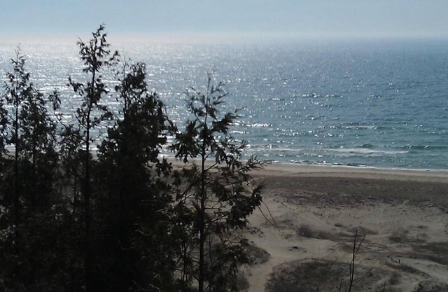 Elberta/Frankfort, Water Views, Near Beach, Sleeps 8