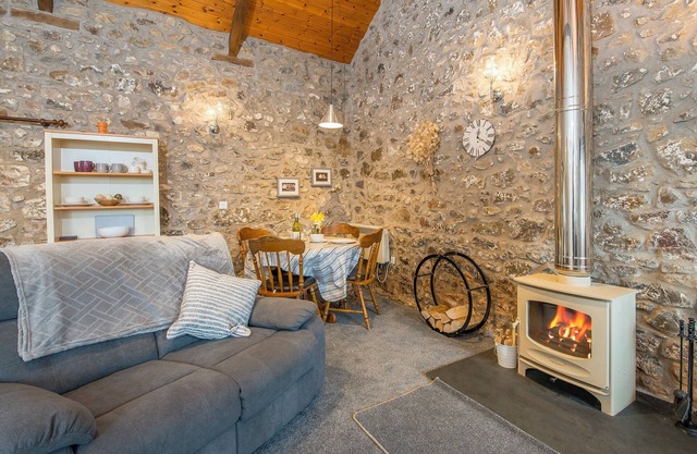 Elderberry Cottage, Holiday Home Near Nolton Haven, Sleeps 2, 1 bedrooms, bathrooms