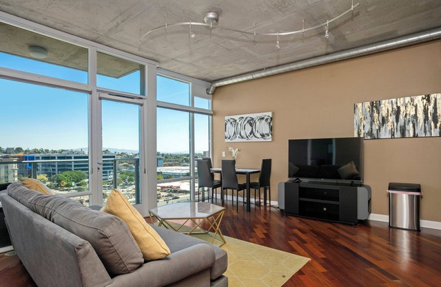 Elegant 1 Bedroom in a Prime Location Free Parking & Wifi!