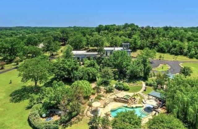 Elegant 1882 Italianate Estate: 12 Acres of Pure Luxury