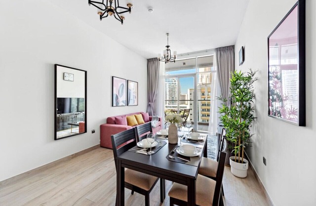 Elegant 1BR with Stunning View of Marina