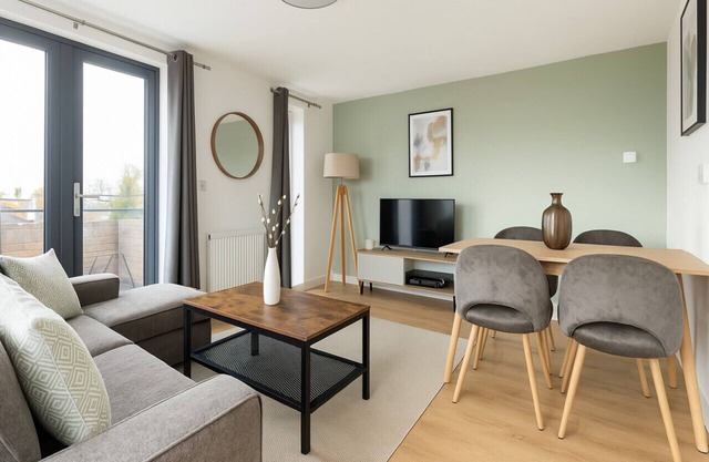 Elegant 2 Bedroom Flat in Colindale Area