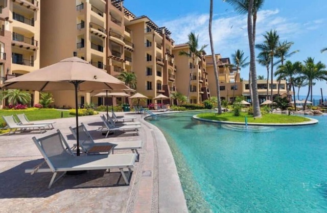 Elegant 2BD Suite in Villa Del Palmar Flamingos for Christmas and New Years!