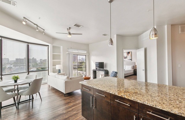 Elegant 2Br apartment I Pool I Gym I Parking