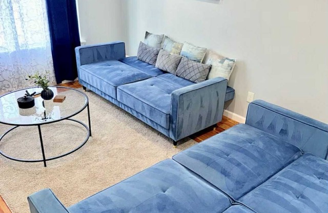 Elegant 3-bedroom with Parking, Sleeps up to 8 close to EWR and NYC