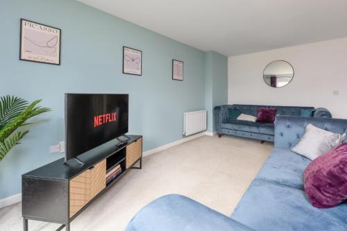 Elegant 4 Bedroom House-Sleeps 7-Parking-Nr Hospital-Contractors Deal