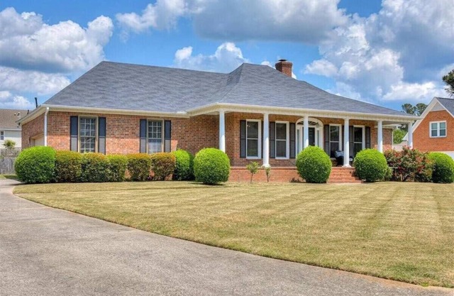 Elegant 4-BR Retreat Near Augusta National in Serene Upscale Enclave