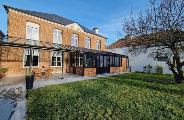 Elegant 5BR Manor with Private Garden, WiFi, Parking, Games & Near Top French Villages