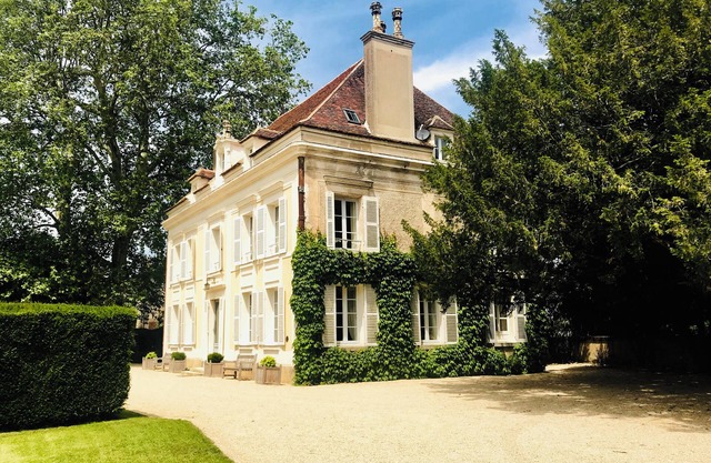 Elegant 7-Bedroom Château in Burgundy Wine Country Near Chablis & Auxerre
