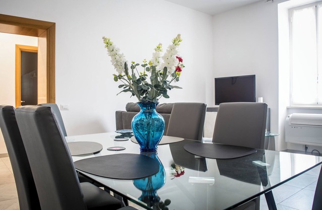 Elegant and quiet apartment in the heart of Rome, two minutes from the metro