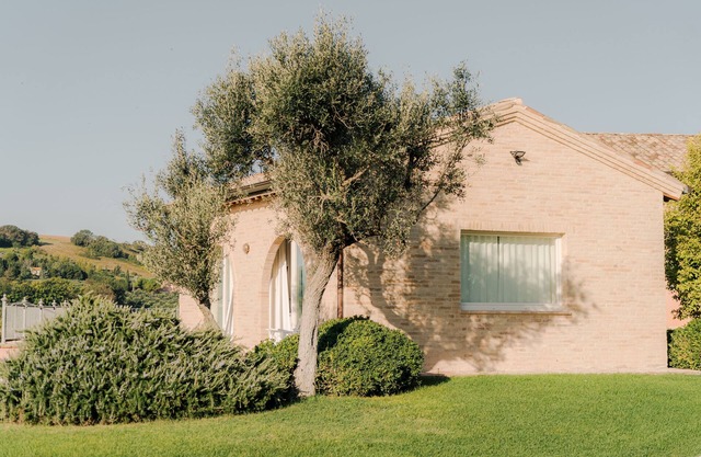 Elegant annex between sea, infinity pool and hills in Le Marche