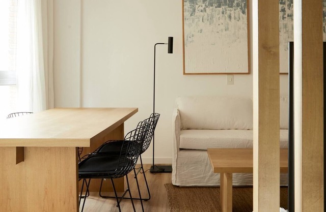 Elegant Apartment in Premier Building