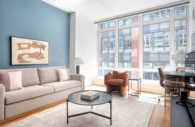 Elegant Back Bay 1BR w/W/D, Gym & Roof, nr Copley Sq, by Blueground