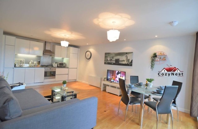 Elegant, Central Self Contained Flat by CozyNest