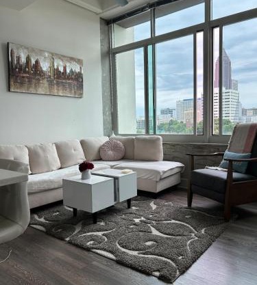 Elegant City Escape ,Steps to Hotspots