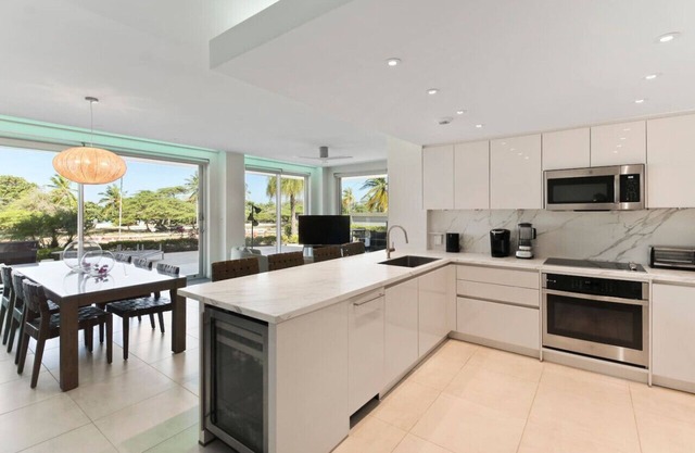Elegant Condo Steps from Eagle Beach at O Condo 3 by Bocobay
