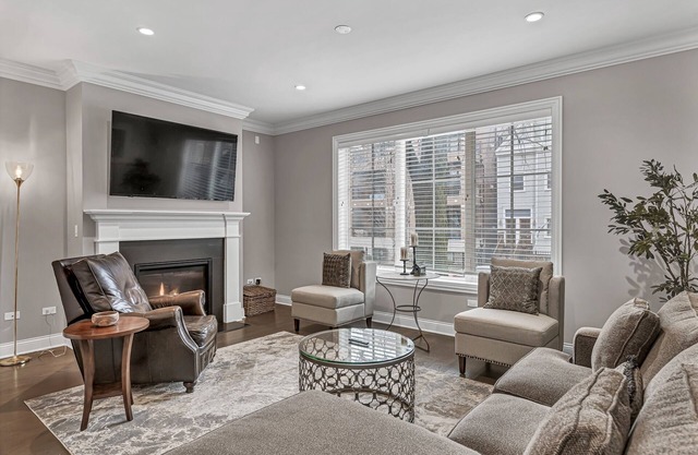 Elegant Duplex with Chef's Kitchen Near Wrigley Field by AllSet Turnover