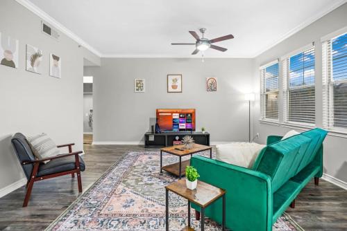 Elegant Escape 2BR 2BA Pool