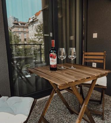Elegant Escape apartment II - City Centre & Free Parking