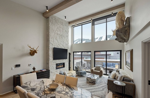 Elegant Jackson Getaway A Luxe Hot Tub & Fireplace Near Skiing & Fine Dining