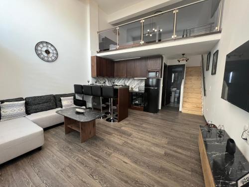 Elegant Loft 2