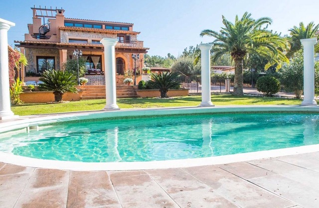 Elegant Mallorcan Home | Finca Bunyola | 5 Bedrooms | AC & Private Pool | Short.