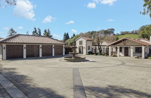 Elegant Napa Estate With Views