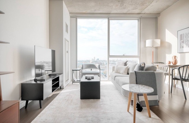 Elegant Near North 1BR w/Doorman, W/D & Gym nr I-90, by Blueground
