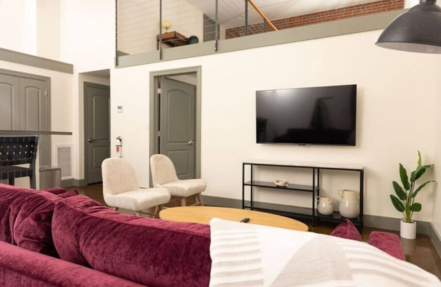 Elegant new 1BR loft in downtown