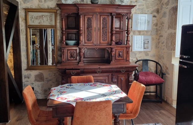 Elegant old town apartment with sea view and roof terrace