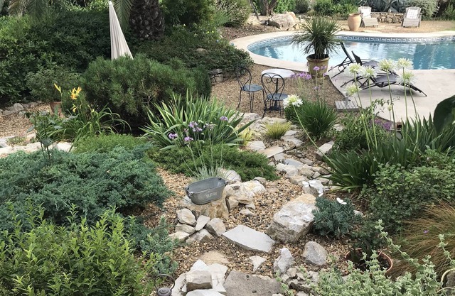 Elegant Provencal country house in the heart of a large garden